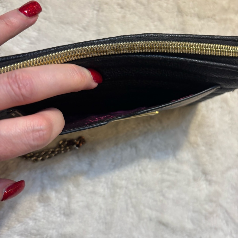 Betsey Johnson Wallet Black Cream Striped Wristlet Faux Leather Ziparound FLAWS - Picture 5 of 16